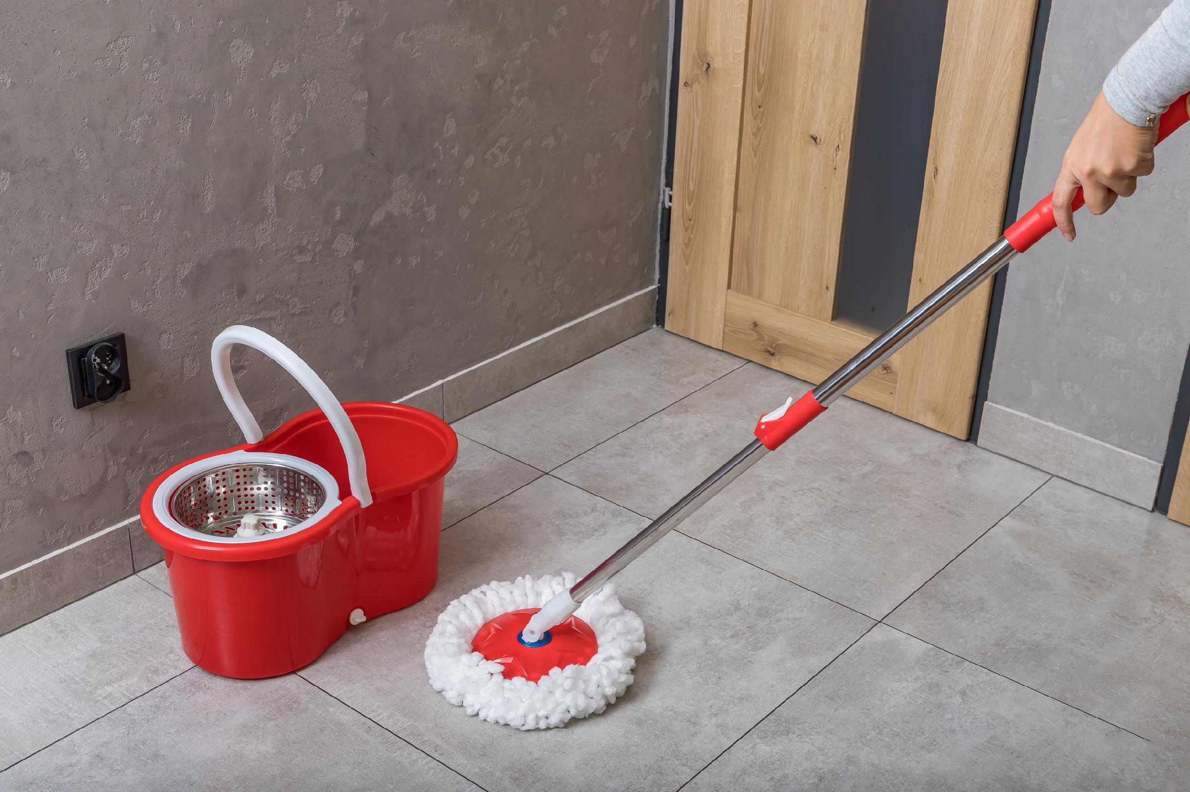 Mop obrotowy wirujący 360 napęd w rączce wiadro + 2 wkłady czerwony